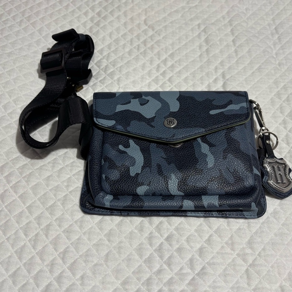 J.W Hulme Genuine Leather Camo Crossbody/Belt Bag NWOT 6Lx8W